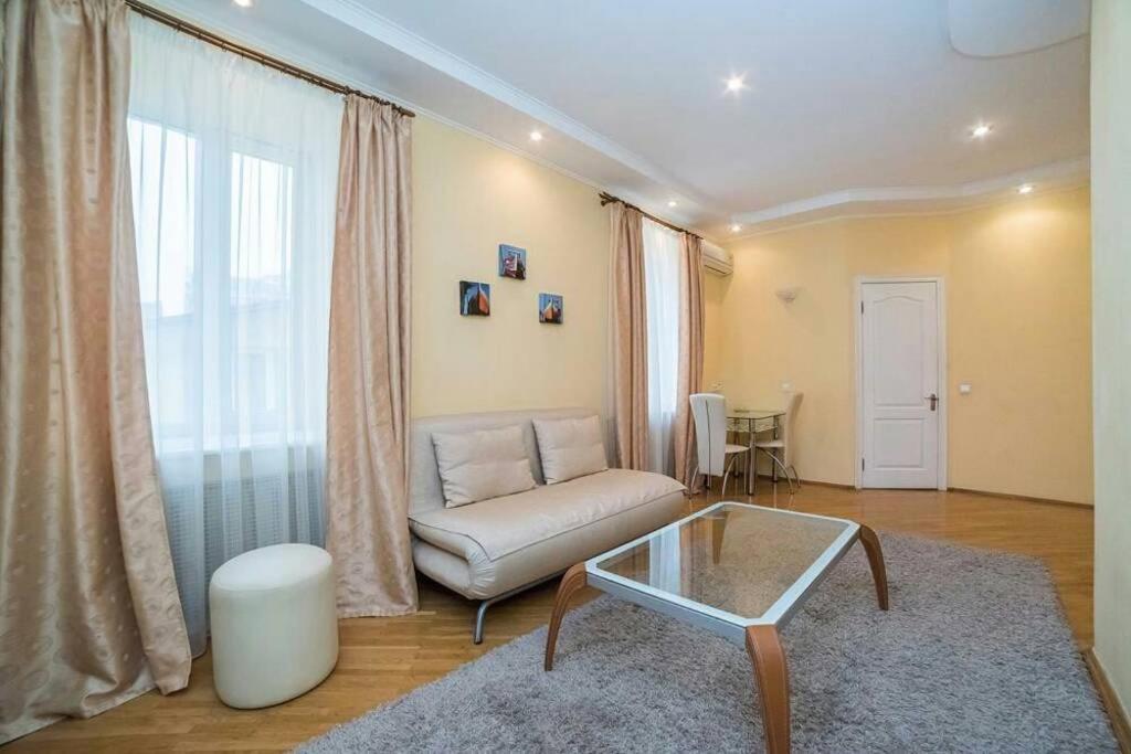 Солнечные апартаменты на Крещатике Киев Экстерьер фото